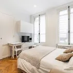 Studio Luxe Montaigne