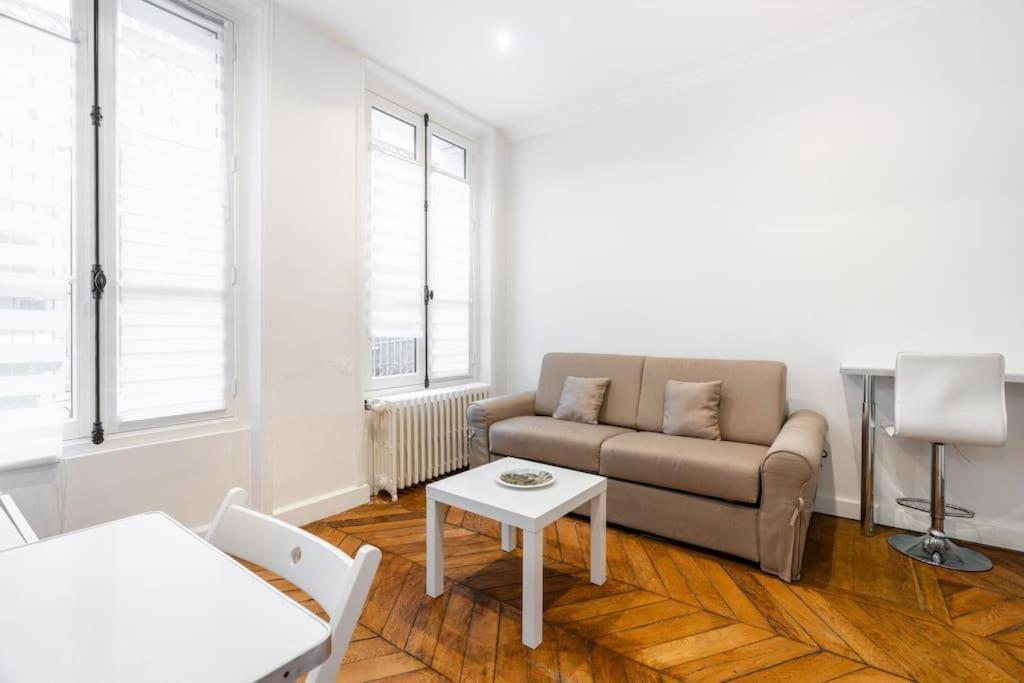 Appartement Studio Luxe Montaigne *