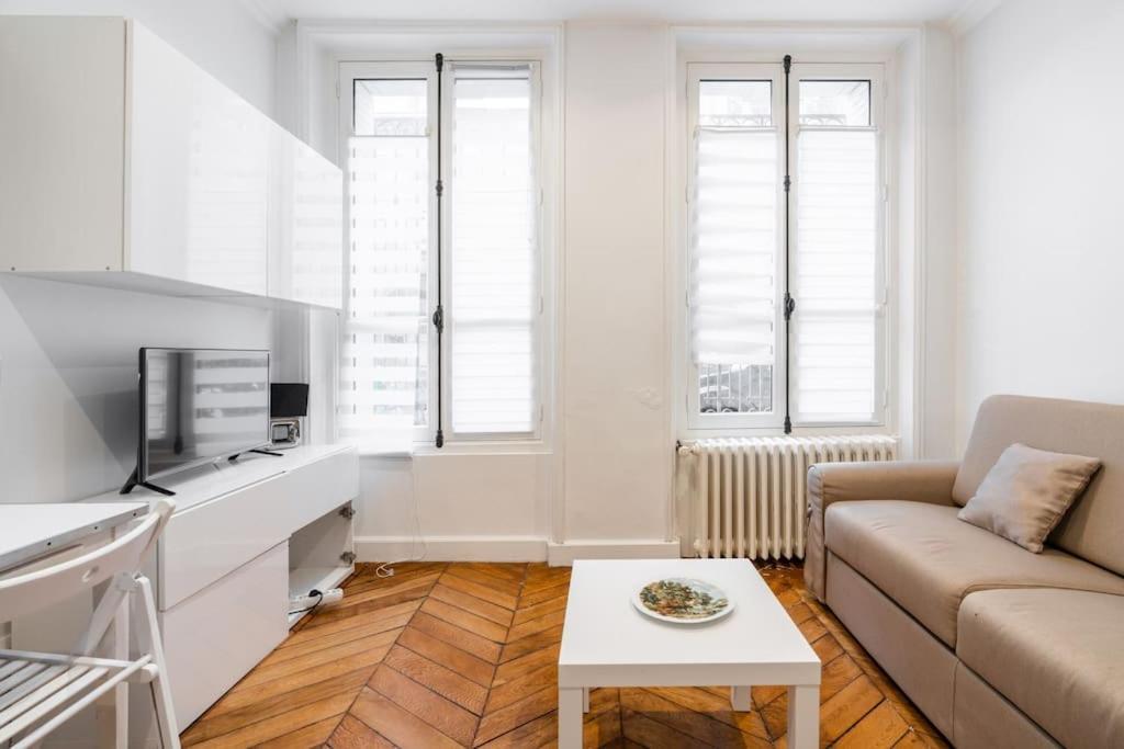 Appartement Studio Luxe Montaigne *
